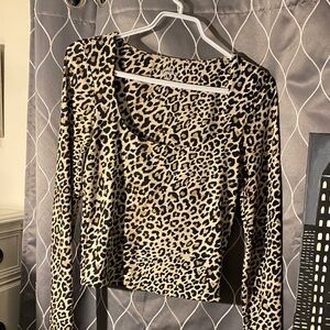 Chic Leopard Print Crop Top